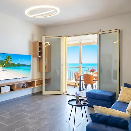 Апартаменты Hill With Sea View In 061
